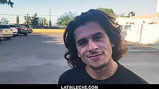 Latinleche - Carina Latino Ragazzo succhia un cazzo non taculato