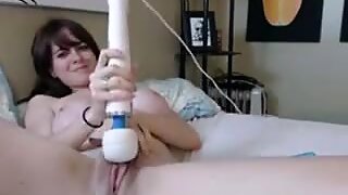 Grasă Pasarica bruneta se masturbează pe webcam