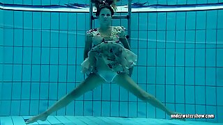 Lucy Gurchenko Nga Nhã Lông Hàng Đá Ngon trong The Bơi Khỏa thân