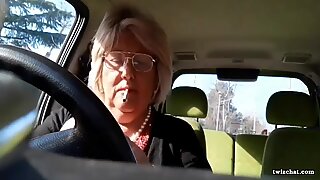 Italiensk Bellemor Onanerer i hendes bil